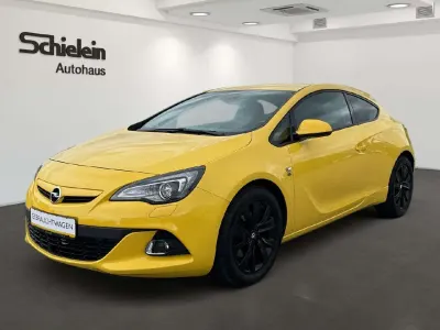 Gebraucht Opel Astra 140 PS (102 kW) 2018 Sunny yellow (uni) Coupé