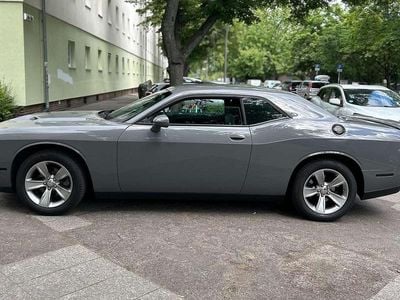 Grau Gebraucht 2020 Dodge Challenger Coupé | 31.000 € (Etwas zu teuer)