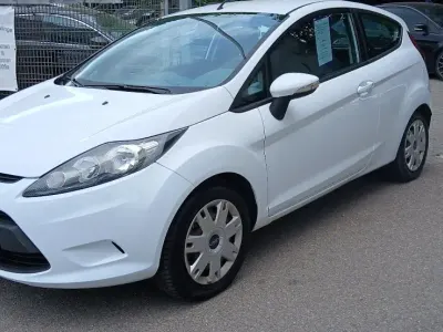 Gebraucht Ford Fiesta 60 PS (44 kW) 2009 Weiß Kleinwagen