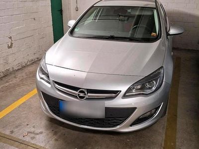 Silber Gebraucht 2015 Opel Astra Limousine | 10.000 € (Fairer Preis)
