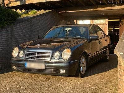 Mercedes E280