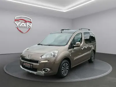 Gebraucht Peugeot Partner Style 114 PS (83 kW) 2015 Lack nocciola/metalliclackier Van / Kleinbus