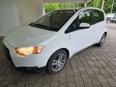 Gebraucht Mitsubishi Colt Inform 95 PS (69 kW) 2009 Silber Kleinwagen