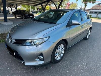 Second-hand Toyota Auris Life+ 132 CP (97 kW) 2014 Gri Berlinǎ