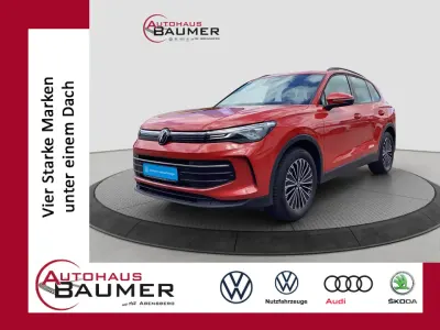 Gebraucht VW Tiguan Life 131 PS (96 kW) 2024 Persimmon red (metallic) SUV