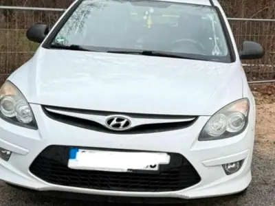 Gebraucht Hyundai i30 110 PS (80 kW) 2012 Weiß Kleinwagen