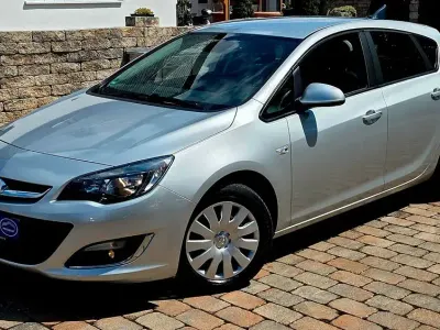 Gebraucht Opel Astra Edition 120 PS (88 kW) 2013 Silber Limousine