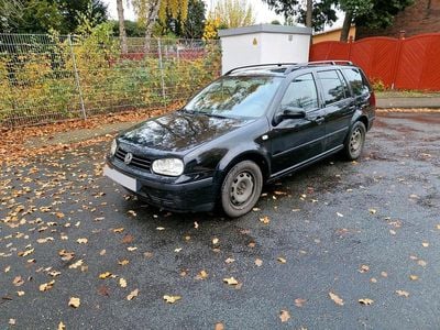 Schwarz Gebraucht 2002 VW Golf IV Kombi | 2.000 € (Fairer Preis)