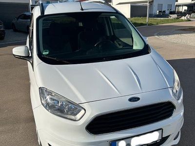 Second-hand Ford Tourneo Courier Titanium 101 CP (74 kW) 2017 Alb Monovolum