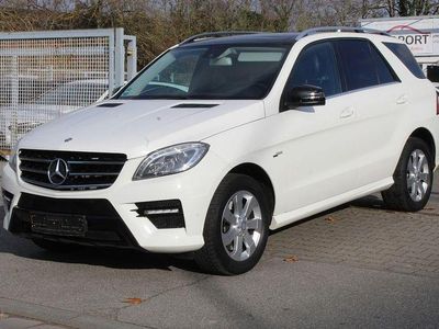 Weiß Gebraucht 2012 Mercedes ML350 AMG line SUV | 20.900 € (Fairer Preis)
