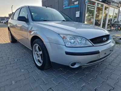 Gebraucht Ford Mondeo Trend 145 PS (106 kW) 2001 Grau Limousine