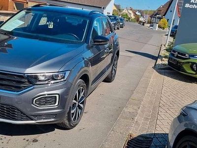Second-hand VW T-Roc Style 150 CP (110 kW) 2020 Gri SUV