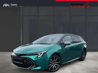 Gebraucht Toyota Corolla Sport 196 PS (144 kW) 2024 Super green metallic, dach schwarz Kombi