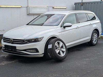 Weiß Gebraucht 2022 VW Passat Elegance Limousine | 17.255 € (Teuer)