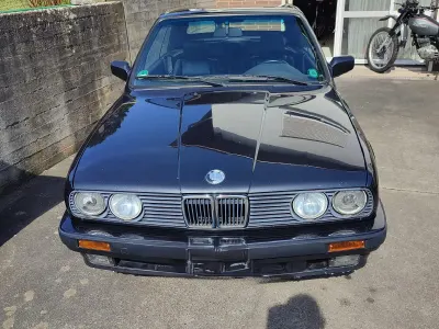 Gebraucht BMW 318 Cabriolet 113 PS (83 kW) 1992 Schwarz Cabrio