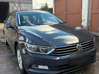 Gebraucht VW Passat 150 PS (110 kW) 2018 Grau Kombi