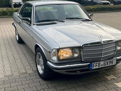 Gebraucht Mercedes 230 136 PS (100 kW) 1982 Silber Coupé