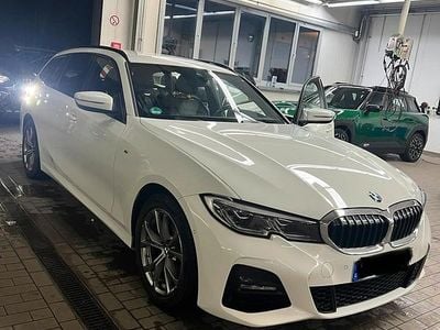 Weiß Gebraucht 2021 BMW 320 M Sport Kombi | 29.999 € (Guter Preis)