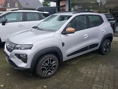 Käytetty Dacia Spring Extreme 47 kW (65 HP) 2023 Harmaa Viistoperä