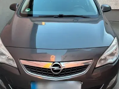 Usata Opel Astra 140 CV (102 kW) 2012 Grigio Station wagon