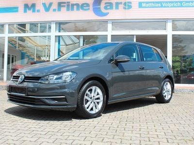 Grau Gebraucht 2018 VW Golf VII Comfortline Limousine | 14.600 € (Fairer Preis)