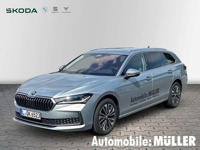 Pebble silber metallic (grau) Gebraucht 2024 Skoda Superb Selection Kombi | 38.670 € (Fairer Preis)