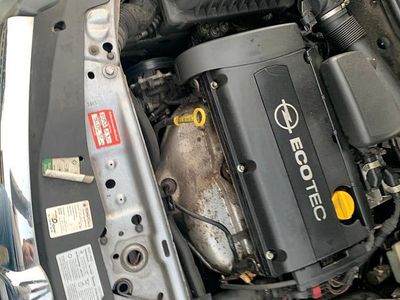 Silber Gebraucht 2005 Opel Astra Kombi | 800 €