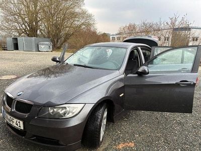 Gebraucht BMW 320 129 PS (94 kW) 2007 Grau Limousine