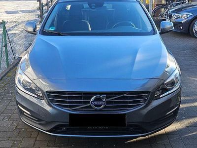 Gebraucht Volvo V60 Momentum 152 PS (111 kW) 2017 Grau Kombi