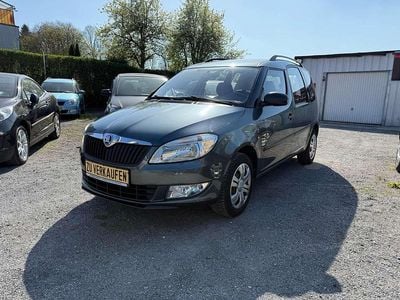 Grau Gebraucht 2015 Skoda Roomster Active Van / Kleinbus | 7.790 € (Teuer)