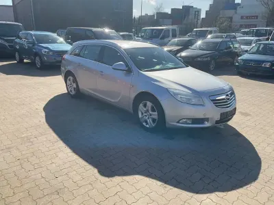 Gebraucht Opel Insignia Edition 131 PS (96 kW) 2013 Silber Kombi