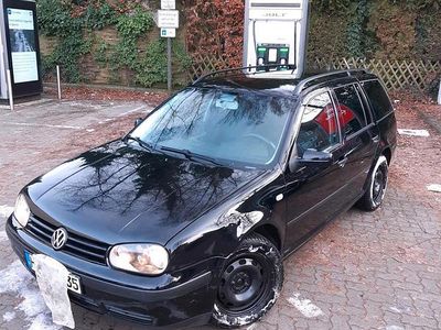 Schwarz Gebraucht 2004 VW Golf IV Kombi | 1.950 € (Fairer Preis)