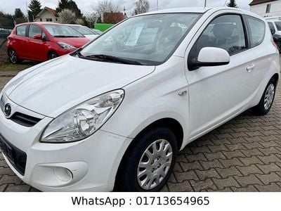 Gebraucht Hyundai i20 77 PS (56 kW) 2011 Weiß Kleinwagen