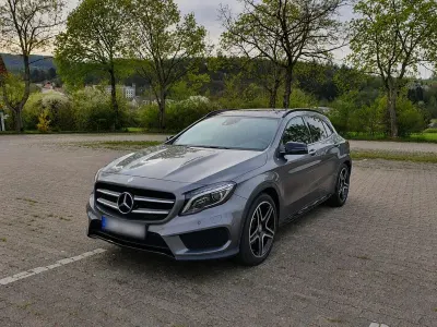 Gebraucht Mercedes GLA220 AMG line 170 PS (125 kW) 2015 Grau SUV
