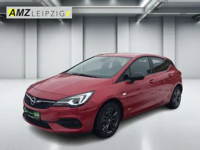 Używany Opel Astra Design & Tech 131 KM (96 kW) 2021 Czerwony Sedan/Limuzyna