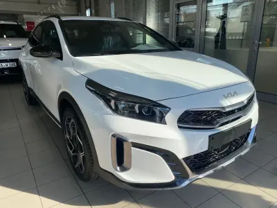 Neu Kia XCeed GT-Line 140 PS (102 kW) 2025 Deluxe weiß metallic SUV