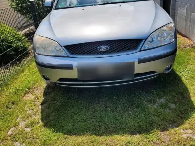 Gebraucht Ford Mondeo 125 PS (91 kW) 2002 Silber Kombi