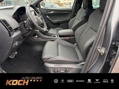 Graphitegrau metallic Neu 2025 Skoda Karoq SportLine SUV | 41.899 € (Etwas zu teuer)
