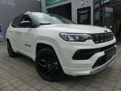 Käytetty Jeep Compass 131 HP (96 kW) 2023 Valkoinen Katumaasturi