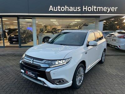 Weiß Gebraucht 2021 Mitsubishi Outlander P-HEV Spirit+ SUV | 22.950 € (Fairer Preis)