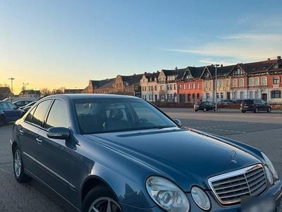 Blau Gebraucht 2003 Mercedes E240 Limousine | 8.000 € (Teuer)