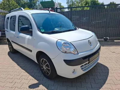 Gebraucht Renault Kangoo Happy Family 106 PS (77 kW) 2013 Weiß Van / Kleinbus