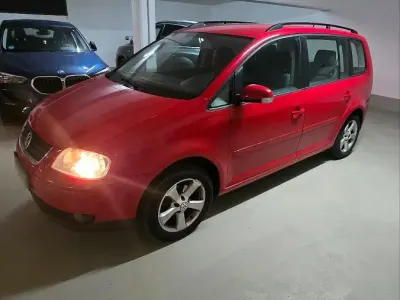 Gebraucht VW Touran 105 PS (77 kW) 2005 Rot Van / Kleinbus