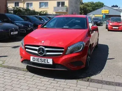 Gebraucht Mercedes A180 109 PS (80 kW) 2014 Rot Kleinwagen