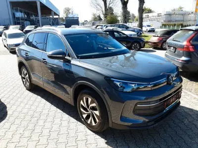 Neu VW Tiguan Life 150 PS (110 kW) 2026 Grau SUV