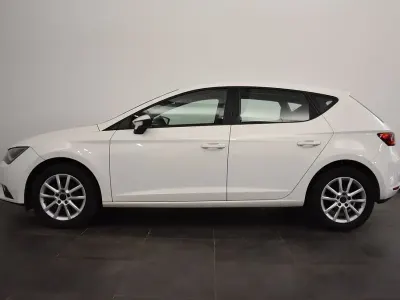 Używany Seat Leon Style 105 KM (77 kW) 2013 Biały Sedan/Limuzyna