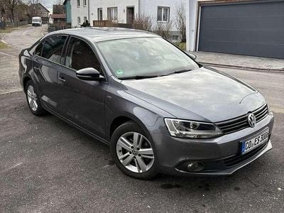 Gebraucht VW Jetta 122 PS (89 kW) 2012 Grau Limousine