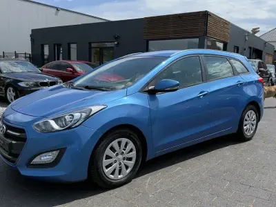 Gebraucht Hyundai i30 Trend 110 PS (80 kW) 2015 Blau Kombi