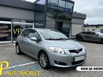Gebraucht Toyota Auris Life 132 PS (97 kW) 2010 Medium silver metallic Kleinwagen