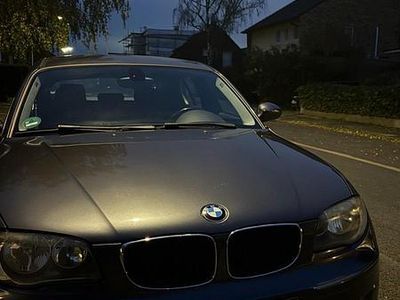 Grau Gebraucht 2007 BMW 118 Kleinwagen | 5.000 €